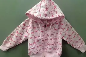 孩子在幼儿园玩滑梯后昏迷不治身亡，园长：怪家长，妈妈追悔莫及图片
