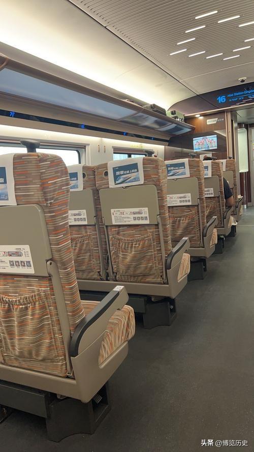 明明高铁更快，为啥还有人守着绿皮火车跑一夜，答案比你想的现实