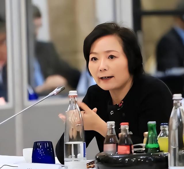 手握11万亩地皮，银行存七百多亿，她才是我国隐形“地产女首富”