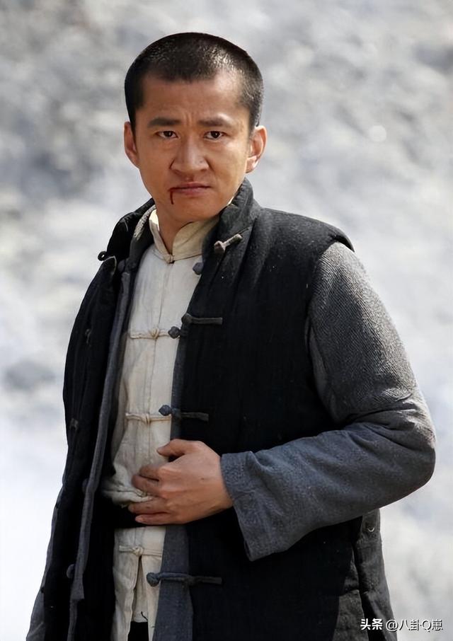 5位过气明星回归农村生活，摆摊种地养猪，如今风光不再却很踏实