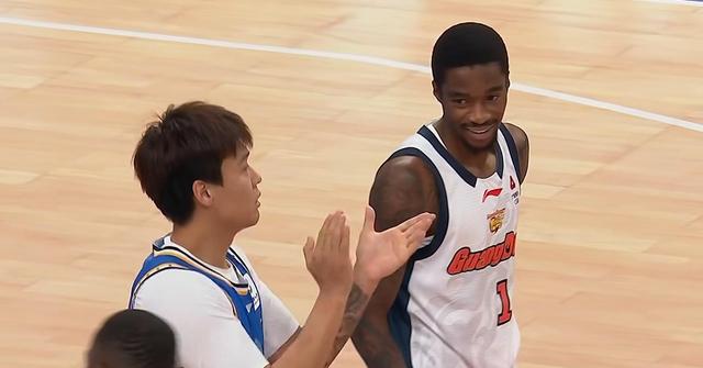 广东男篮第九轮惨败，失利背后的温暖与伤痛