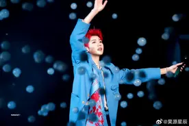 王源妈妈骄傲退场，网友笑称：总裁招聘不如直接当‘萌宠博主’！图片