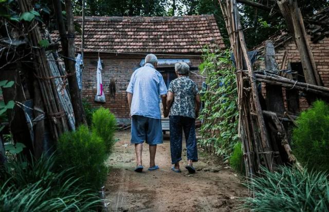 人老了，只剩一个人的时候，记住别做三件事情：1、不去子女家住；2、不亏待自己；3、不倚老卖老
