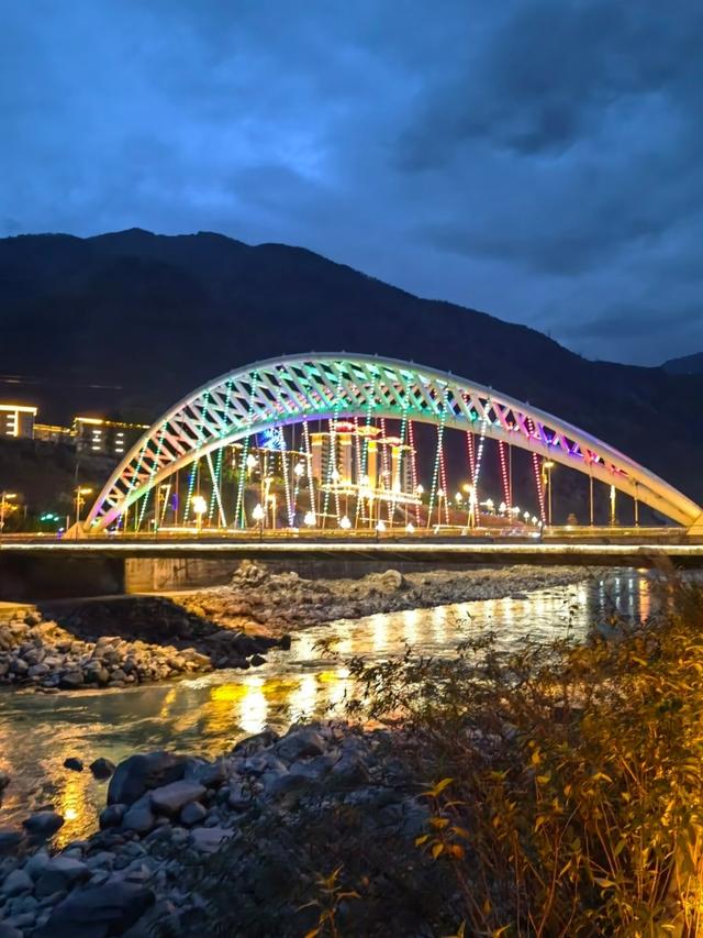 四川的这座小城简直太美了，我游了5大美景，来了根本不想回家。