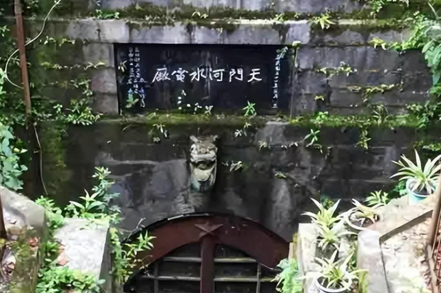 06年贵州洞穴发现两台美国发电机，持续发电80年，至今仍正常工作