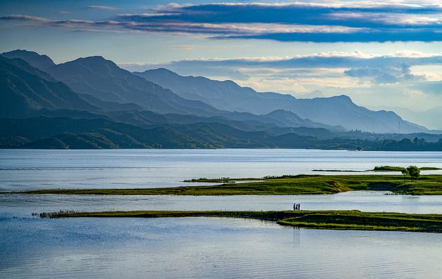 河北石家庄平山：岗南水库景美如画