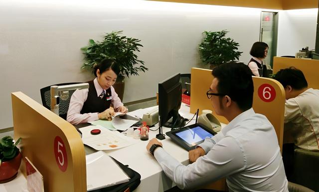 中国首例1000亿骗局：百万人血汗钱被卷走 凶手却每天花2万养情妇