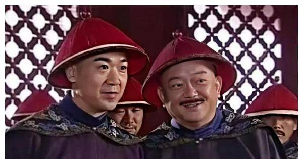 和珅出上联三斤四两五花肉，纪晓岚轻易对出下联，和珅直接下跪