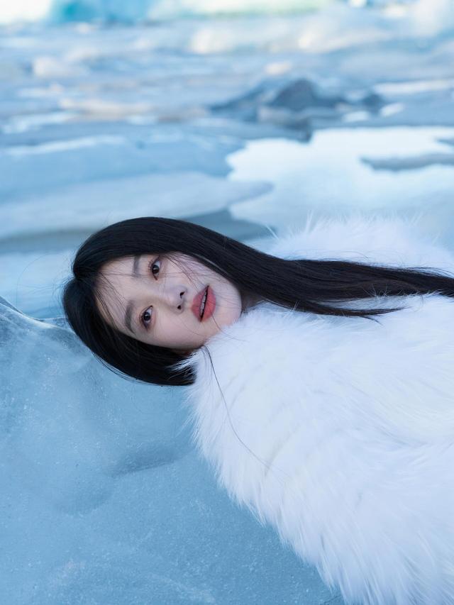 山东潍坊一校花美出圈了，五官精致，倾国倾城	，美得让人移不开眼