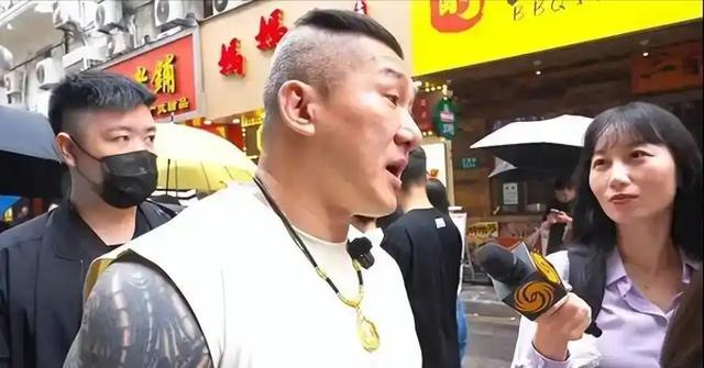台湾网红馆长露出马脚？直播怒喷大陆网友，网友：他太高看自己了
