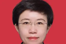 赵男男“去代转正”，当选海安市长图片