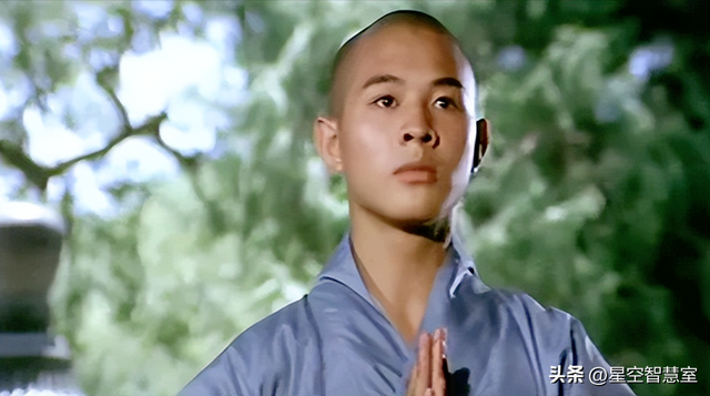 1985年少林寺，已经开始收门票，初显商业气息，美国游客拍下照片