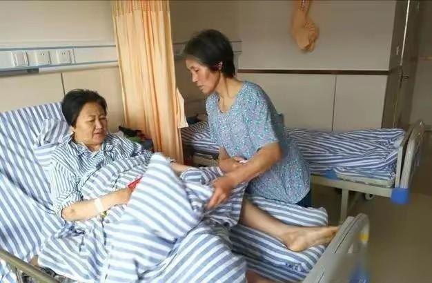 浙江48岁护工照顾陌生植物人女子13年，女子醒后一句话让护工泪崩