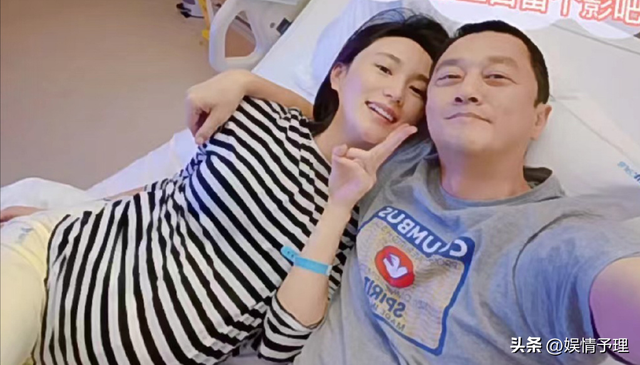 53岁李亚鹏现状：公司狂赚70亿，却住乡下吃野菜，小娇妻不离不弃