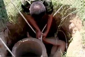 2013年，河南2岁男童不慎坠井，爷爷倒挂1夜至死不松手，孙子获救图片