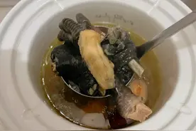 田七当归炖乌鸡，滋阴补肾、活血补血、调经止痛（小魚儿菜谱708图片