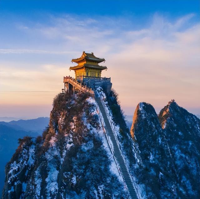 该淘汰的为何留下？老君山仍用挑山工，给技术进步打个“补丁”