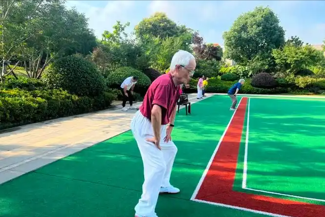 医生建议：70岁以上的老人，宁可天天玩手机，也不要随便做这4事