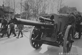 精工难抵千钧重，后世轻炮自此通——二战德军leFH18型105榴弹炮图片