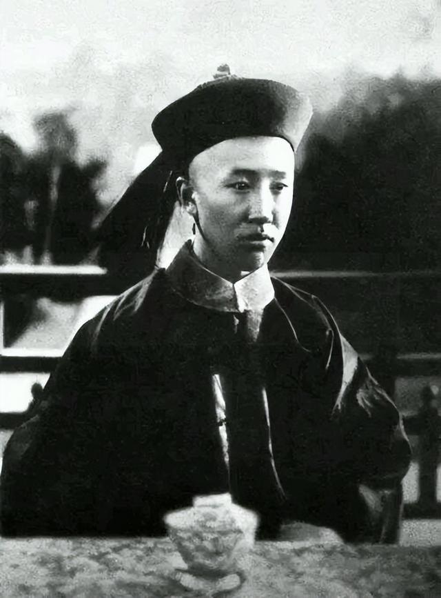 李大钊牺牲后，妻子筹措安葬费	，鲁迅捐了五十，汪精卫捐了一千