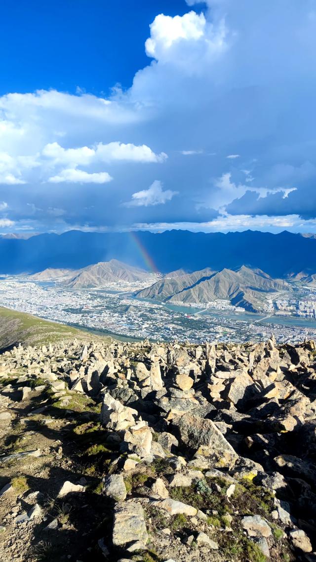 爬拉萨哲蚌寺后山，从海拔3600米到山顶5300米，上下20公里