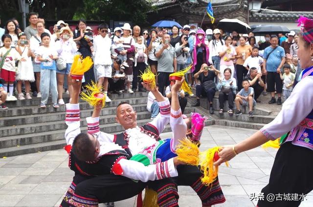 “五一”小长假就去建水：朱家花园接福纳财，临安府署顶缸、当差、赢免票