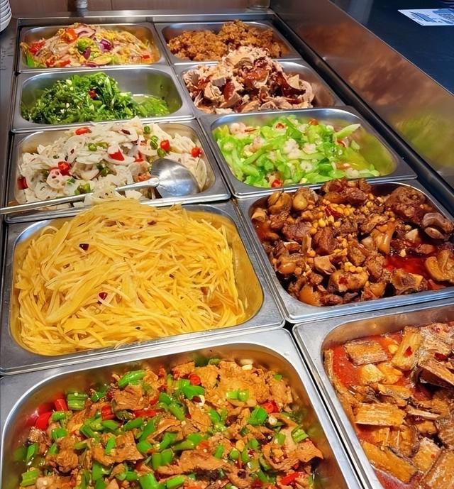 北京下了死命令	，2027年底前，所有中小学必须告别“校外配餐”