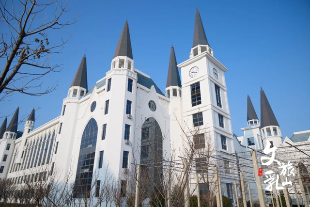 「冬游乳山」在大学里对话世界，在烟火中拥抱海风