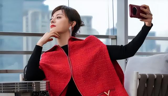 不装了！央视公开“点名”孙俪，原来张艺谋一个字都没说错