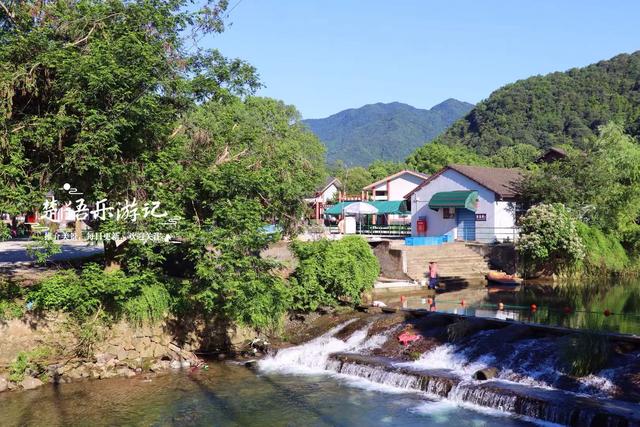 浙江宁波城西的峡谷古村，4公里长溪都是玩水胜地，适合溯溪探幽