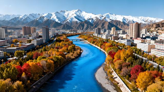 湟水鎏金映秋廓，昆仑披彩入诗行！西宁秋韵，高原上的斑斓史诗