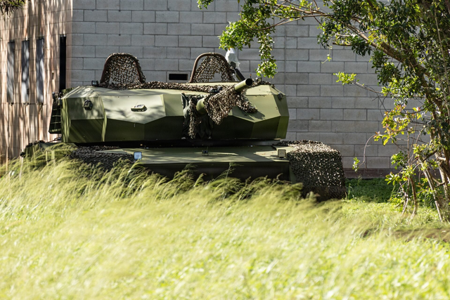 财大气粗的美军竟用起了"木头"坦克？省钱又逼真的操作藏实战心机