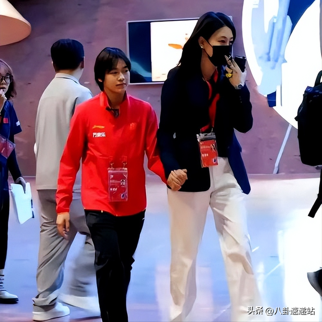 人民日报采访郭晶晶，句句不提全红婵，句句都给全红婵提了个醒