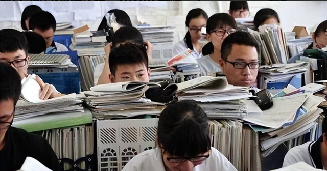 教育部扔下重磅炸弹：2026年开始，全国一律不准再买校外商业试卷