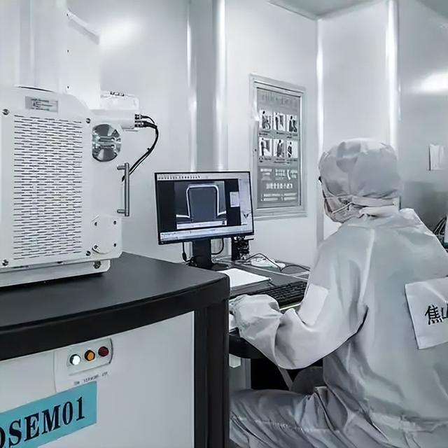 摩尔定律终结者？中国团队造出新闪存，薄如蝉翼性能强劲！