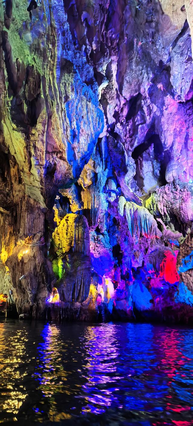 贵州：漫游安顺神奇龙宫！