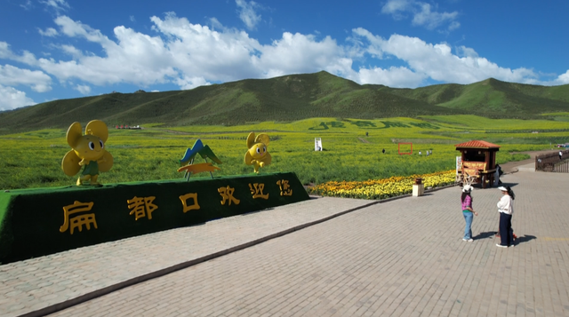 祁连山下是我家丨民乐：花海引客至 景区人气旺