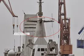 福建舰和054B护卫舰桅杆被熏黑，出问题了吗？别怕！这是正常现象图片