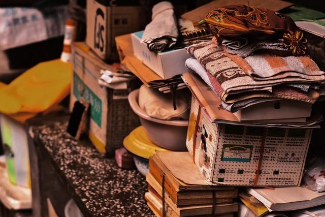 96年洪水冲垮了村子，我和女老师被困在山洞里，度过了三天三夜