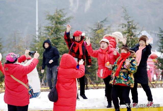 贵州六盘水：“南国雪乡”吸引各地游客打卡感受冬日浪漫与激情