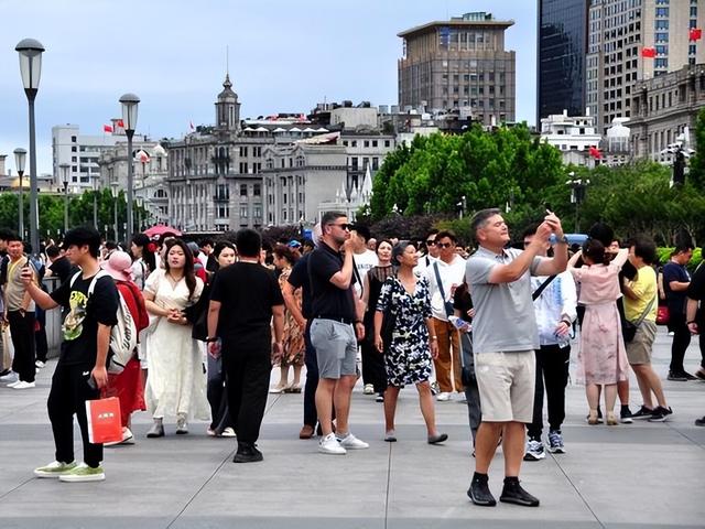 继德国之后，英国也开始贴出“中文标语”？中国游客：不能够接受
