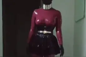 一八年林夕娃娃间乌龙事件，三位年轻女子被制成橡胶娃娃？图片