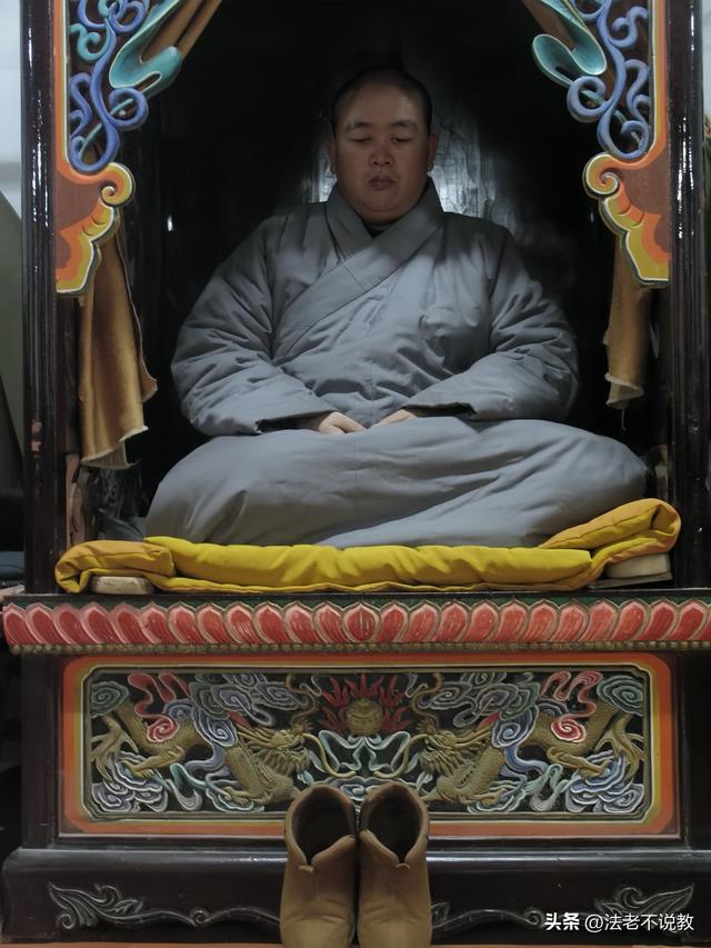 释永信家庭情况：大哥开武校，四弟已出家，母亲和二哥一起生活