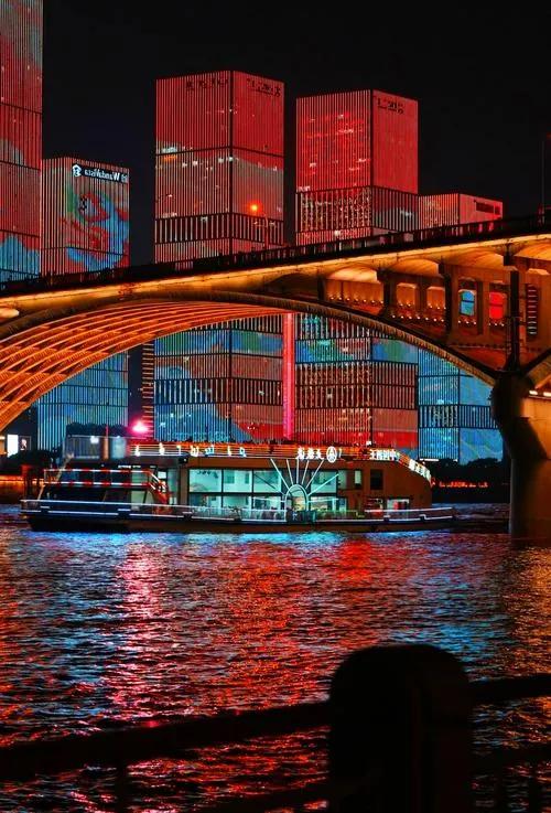 越热越火？来体感40℃的长沙，解锁昼伏夜出的冰火出行术