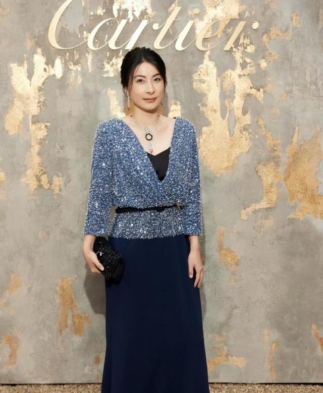 霍启刚没想到，44岁郭晶晶再传喜讯，让霍震霆和香港阔太圈沉默了