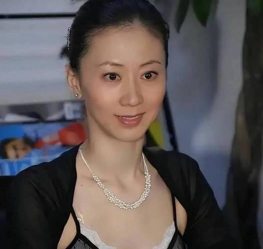 49岁仍单身！曾因“全裸写真”遭全网唾骂，如今她活成了这样