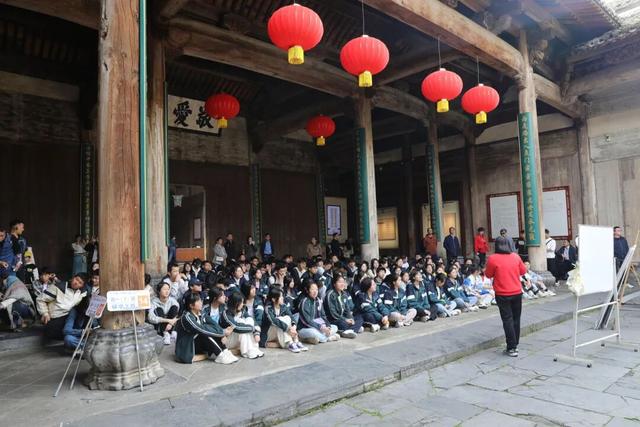 在黟县醉美的秋景里，开启一场非遗体验之旅