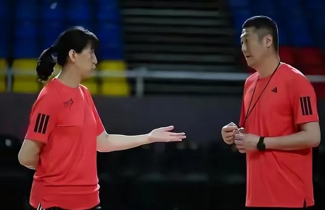 据央视新闻报道，中国女排确定李盈莹绝对核心位置