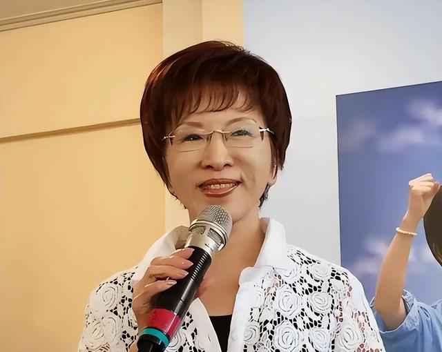 无惧威胁，洪秀柱已抵达北京，将出席93阅兵，国民党表态令人心寒