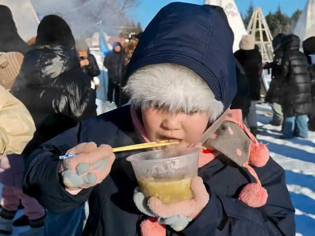 【歌游内蒙古 欢乐冰雪季】第十二届鄂伦春冰雪“伊萨仁”开幕 民俗燃情冰雪间 文旅融合促消费